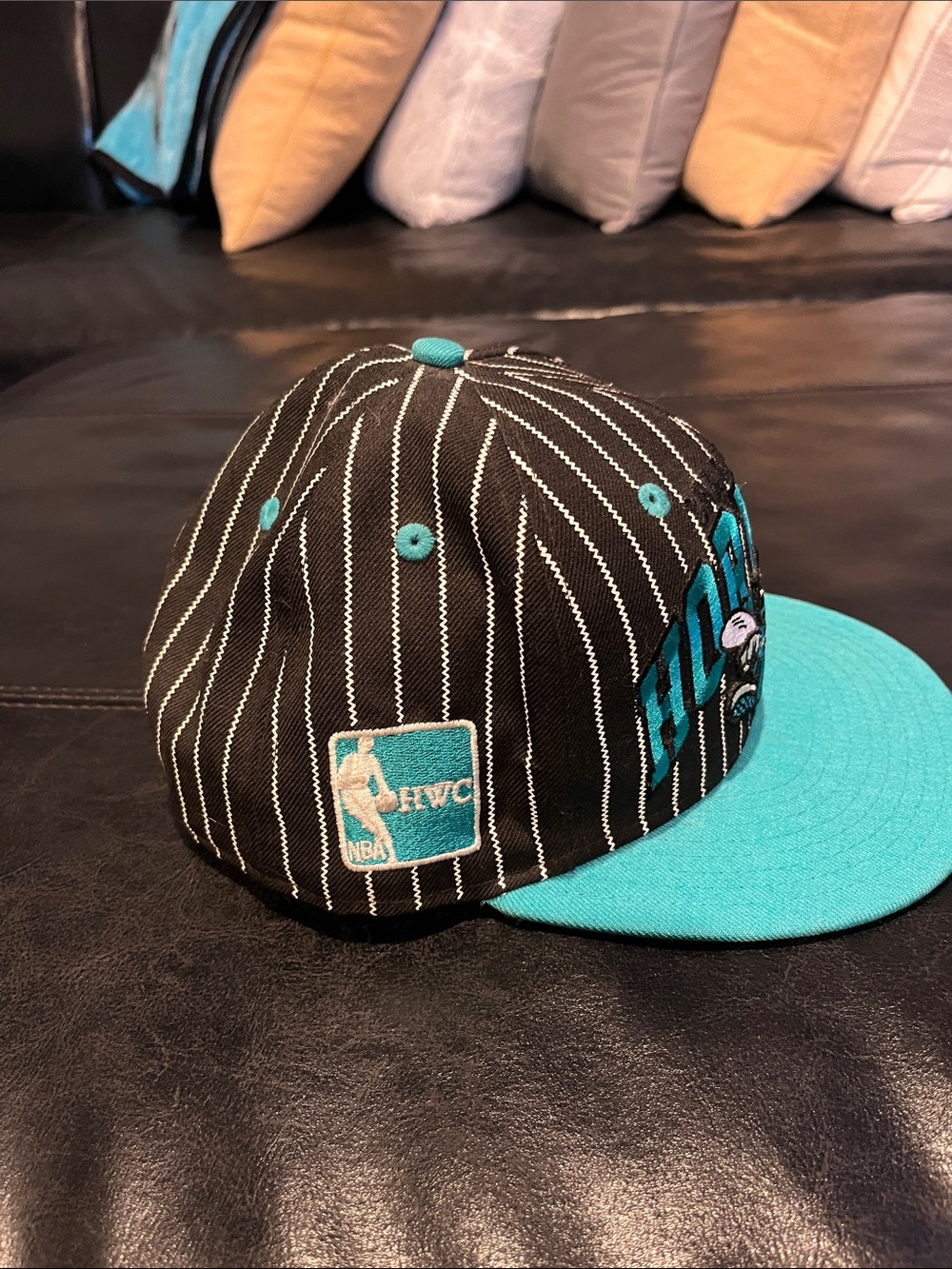 New Era Charlotte Hornets Pinstripe SnapBack - Picture 3 of 6